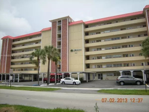 1101 Crystal Lake Dr #405, Deerfield Beach, FL 33064