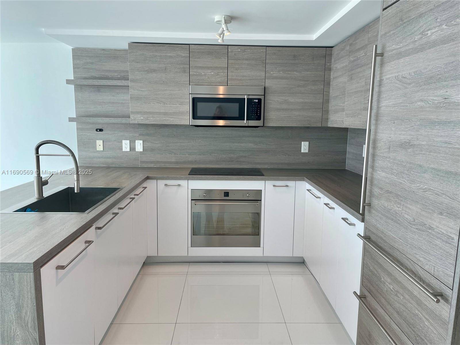 Sunny Isles Beach, FL 33160,400 Sunny Isles Blvd #1002