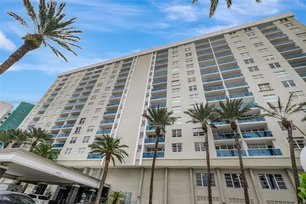 Miami Beach, FL 33141,6770 Indian Creek Dr #4R