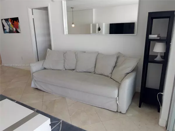 Miami Beach, FL 33139,345 Ocean Dr #1122