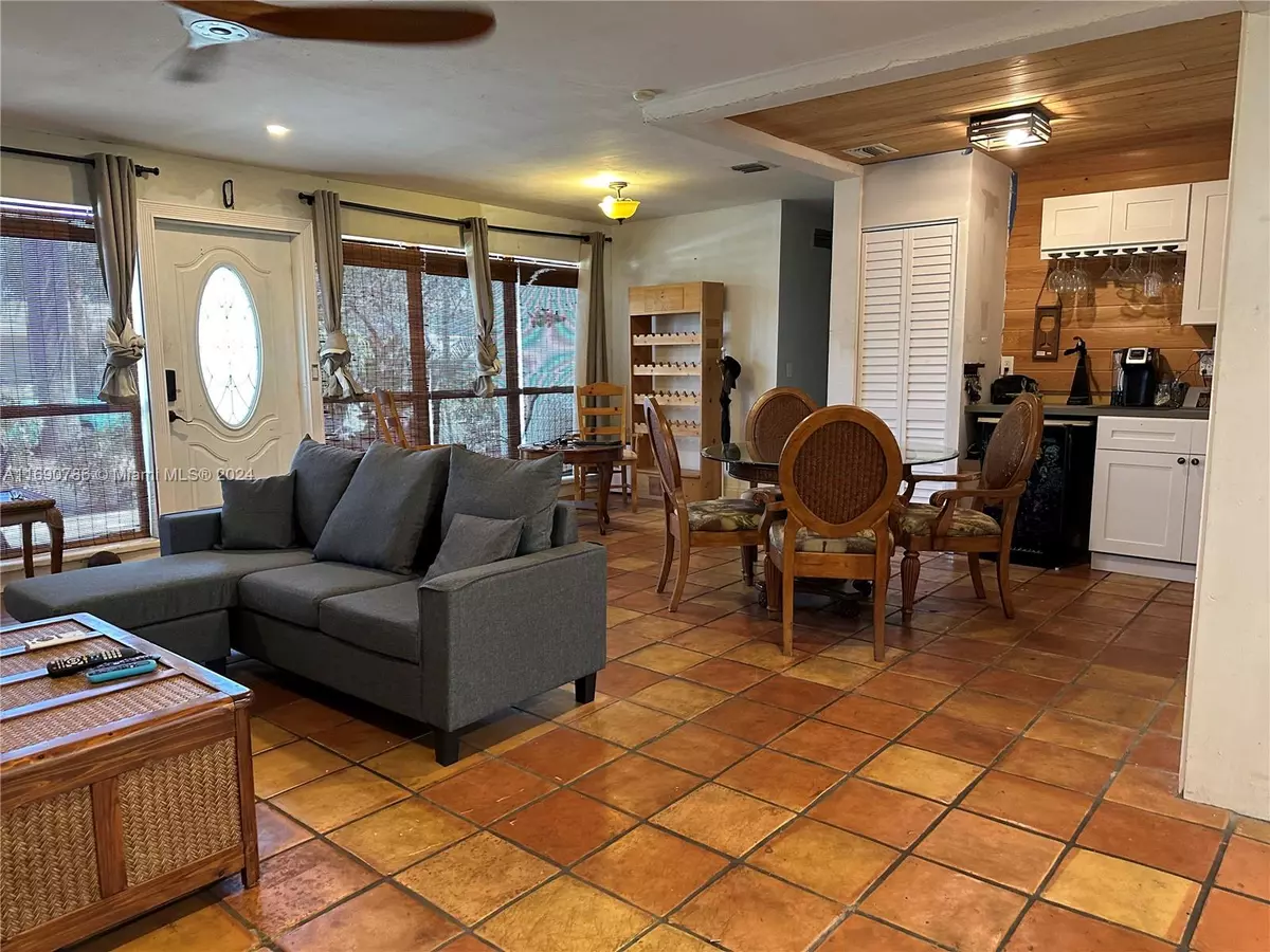 Boynton Beach, FL 33435,922 Mission Hill Rd