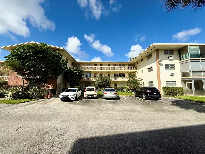 16801 NE 13th Ave #108, Miami, FL 33162