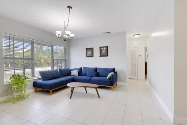 North Miami Beach, FL 33162,280 NE 169th St