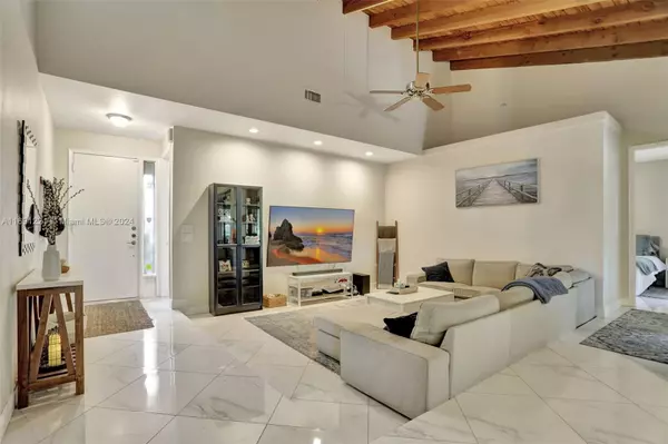 Tamarac, FL 33321,8129 Princess Palm Cir #24