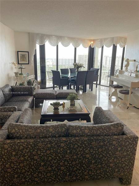 4000 Towerside Ter #2107, Miami, FL 33138