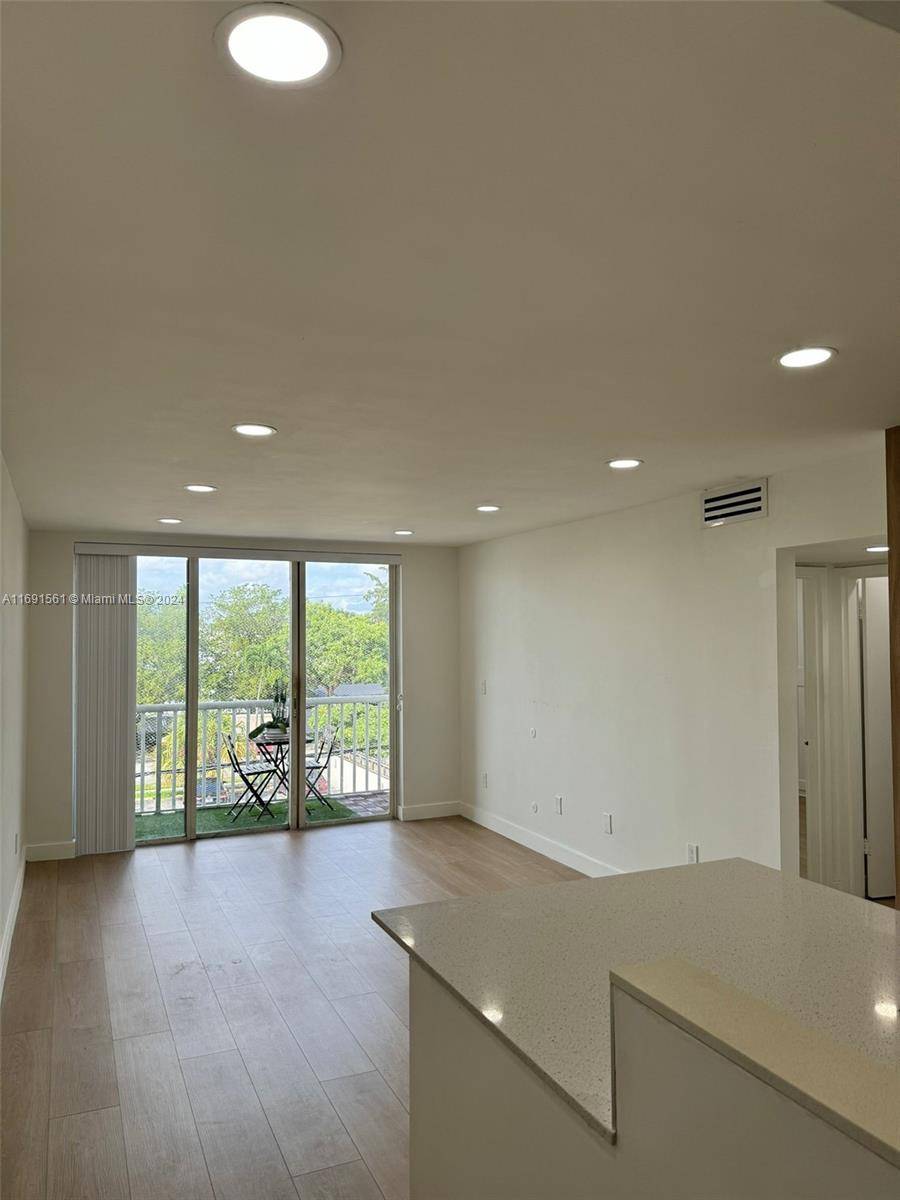 Miami, FL 33135,3551 SW 9th Ter #309