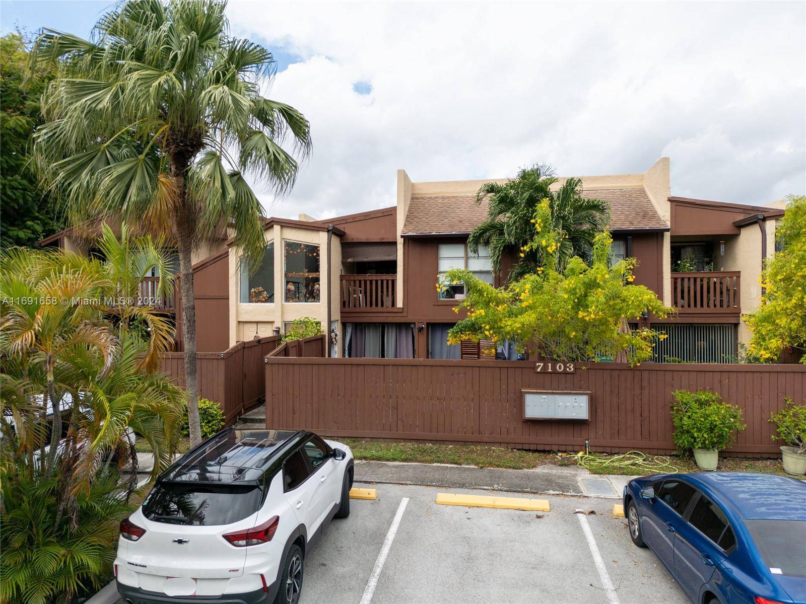 Miami, FL 33173,7103 SW 115th Pl #D-26