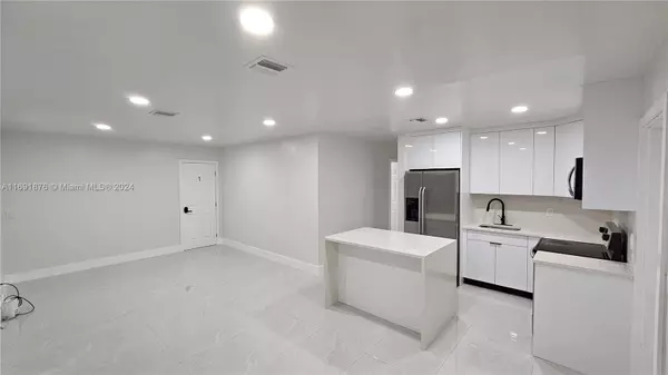 656 NW 21st St, Pompano Beach, FL 33060