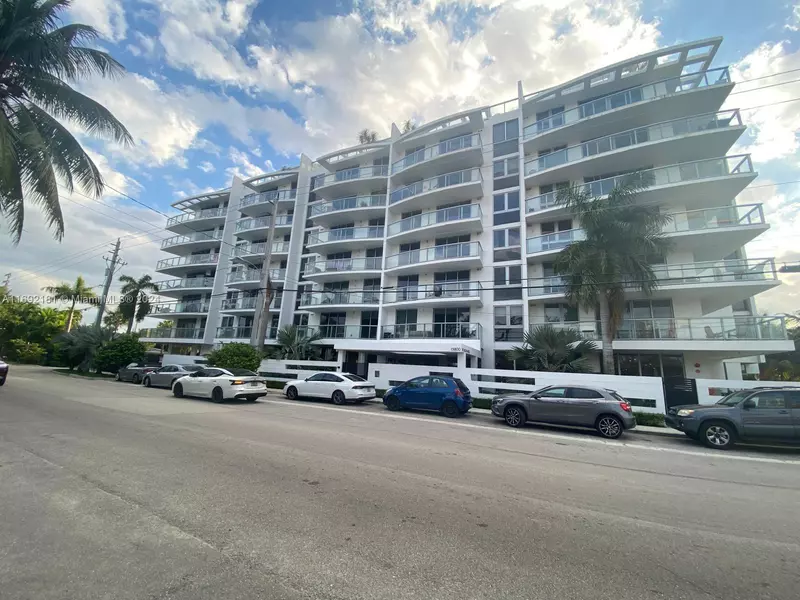 13800 Highland Dr #406, North Miami Beach, FL 33181