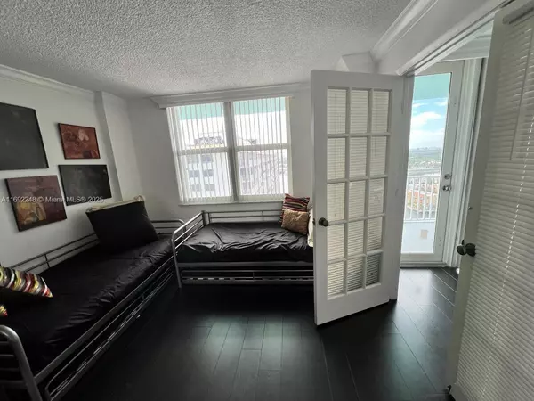 Sunny Isles Beach, FL 33160,301 174th St #2407