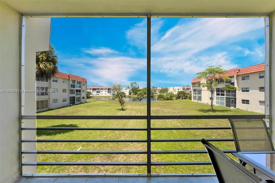 2951 E Sunrise Lakes Dr #209, Sunrise, FL 33322