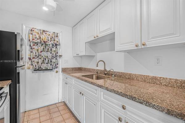 North Miami Beach, FL 33162,17000 NE 14th Ave #301