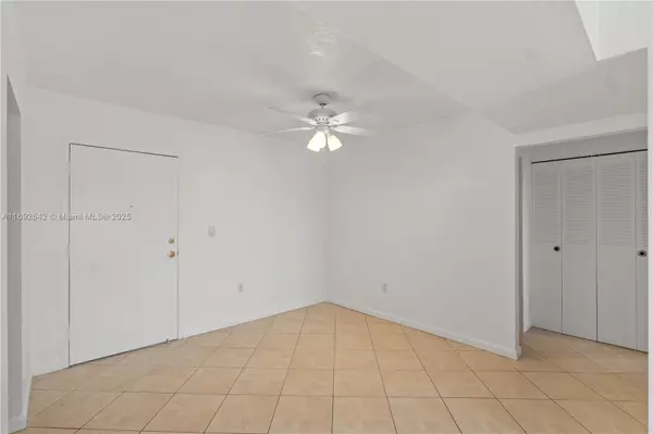Plantation, FL 33313,7100 NW 17th St #219