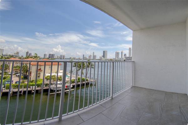 North Miami Beach, FL 33160,4000 NE 170th St #501