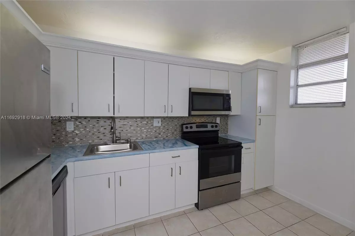 North Miami Beach, FL 33160,2903 N Miami Beach Blvd #806