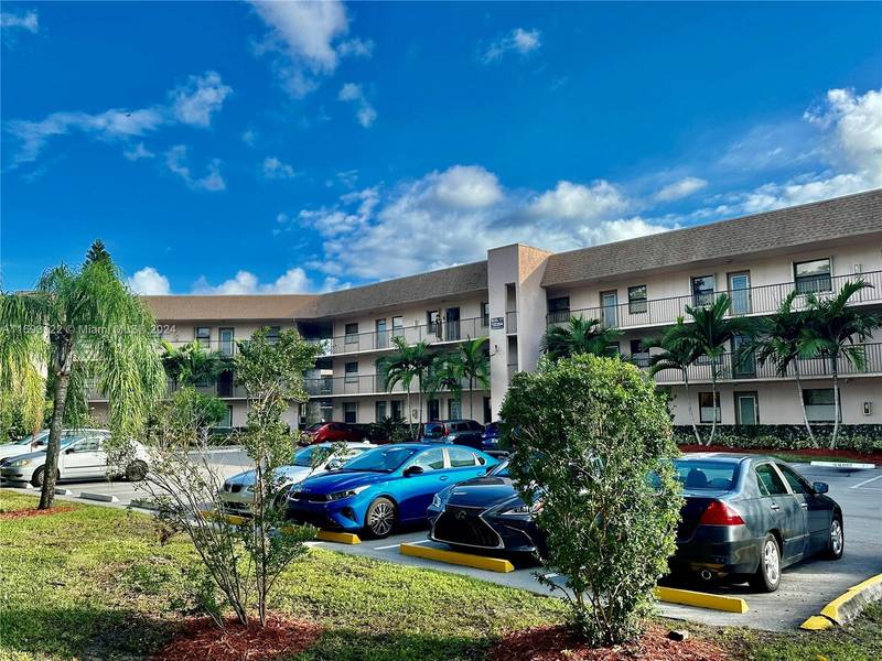 10304 Sunrise Lakes Blvd #304, Sunrise, FL 33322