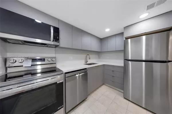 Lauderhill, FL 33319,3670 Inverrary Dr #3G
