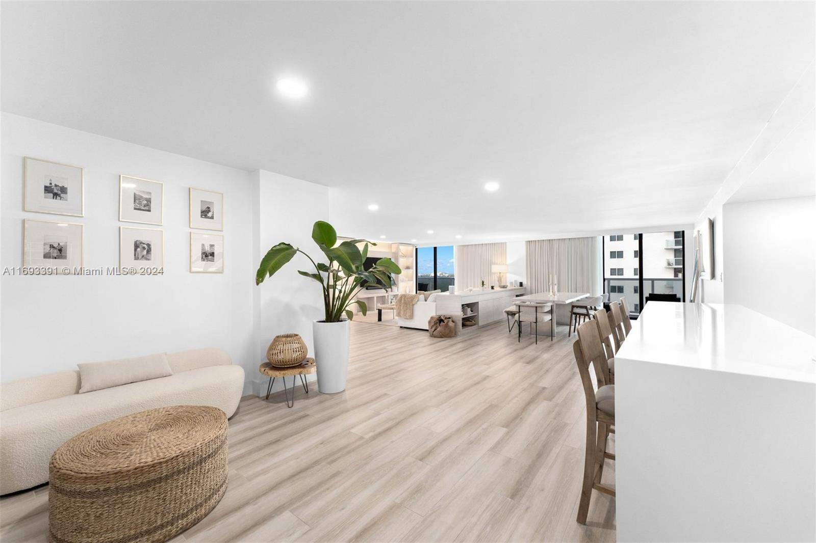 Miami Beach, FL 33140,2401 Collins Ave #1510/1511