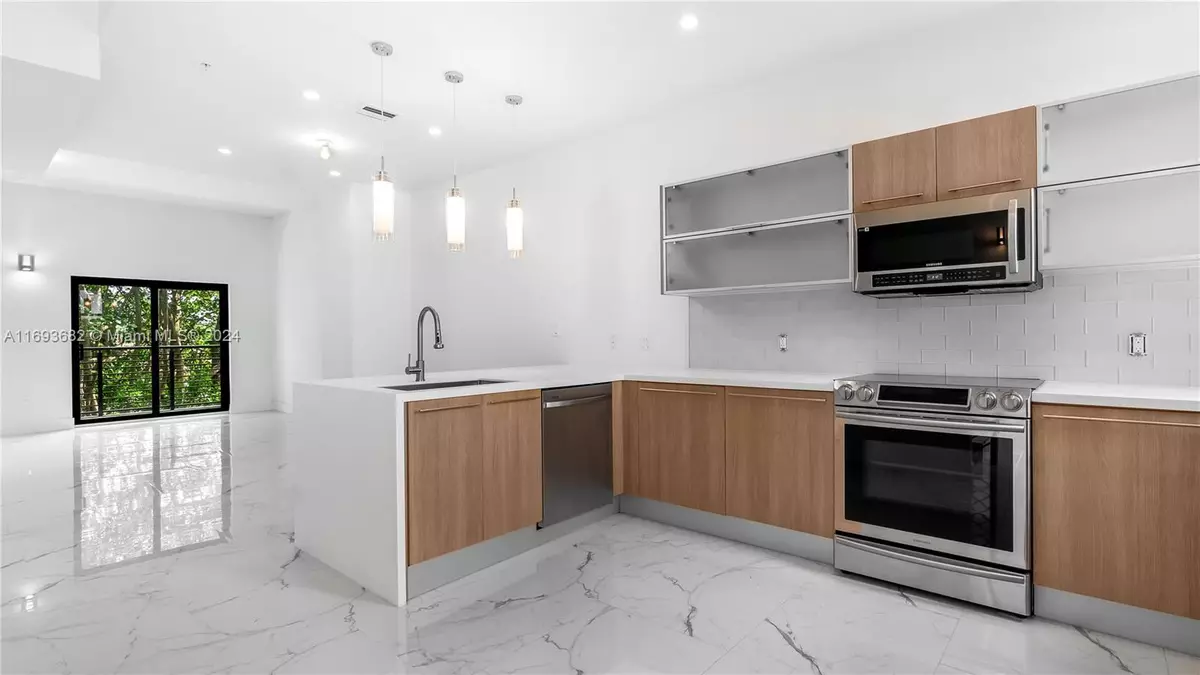 Pompano Beach, FL 33060,540 SE 1st Cir