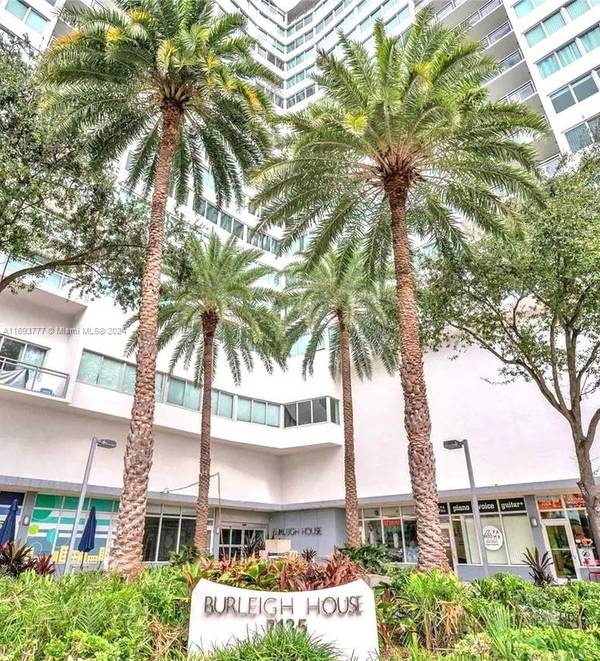 Miami Beach, FL 33141,7135 Collins Ave #703