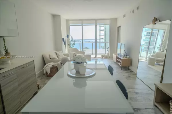 Miami, FL 33131,1300 Brickell Bay Dr #2107