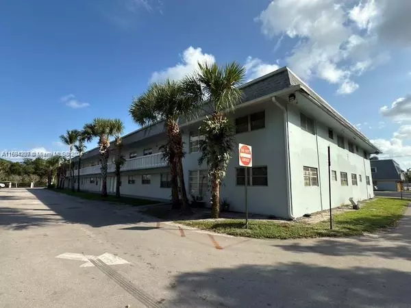 Plantation, FL 33317,4271 NW 5th St #108