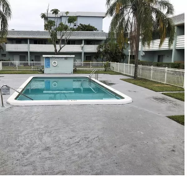 Plantation, FL 33317,4251 NW 5th St #239