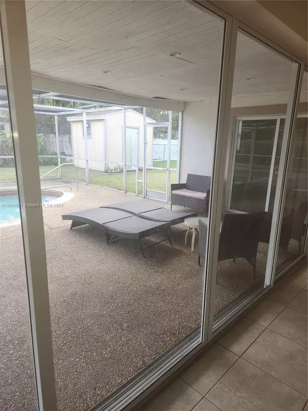 Pembroke Pines, FL 33023,6760 SW 10th Ct