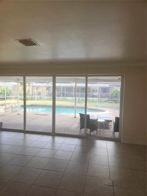 Pembroke Pines, FL 33023,6760 SW 10th Ct