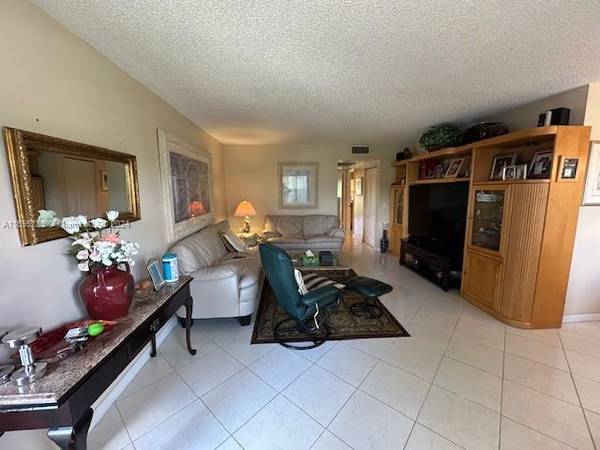 300 SW 134th Way #314E, Pembroke Pines, FL 33027