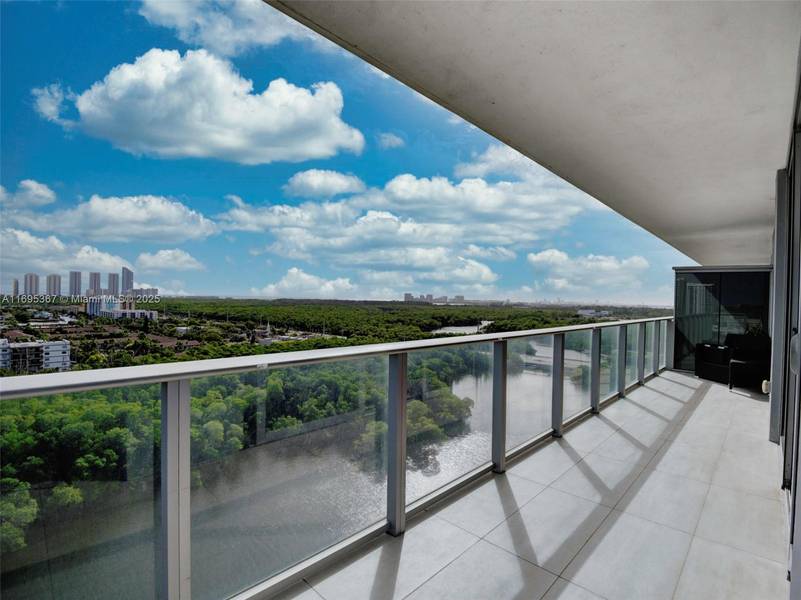 16385 Biscayne Blvd #1615, North Miami Beach, FL 33160