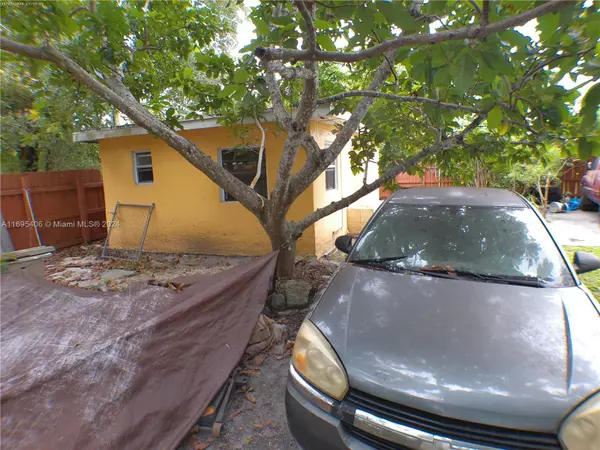 North Miami, FL 33161,770 NE 140th St