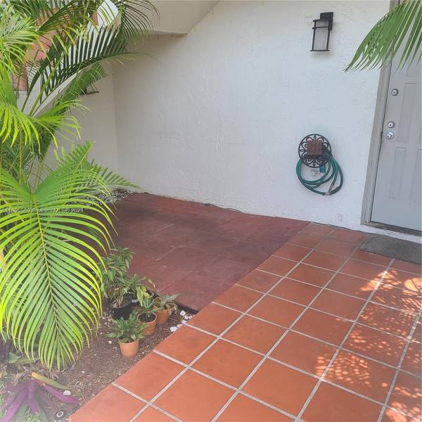 Aventura, FL 33180,3564 Magellan Cir #211-1