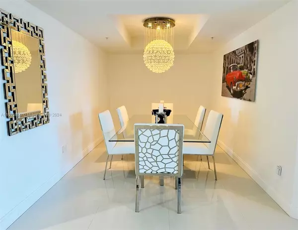 North Miami Beach, FL 33160,17301 Biscayne Blvd #208