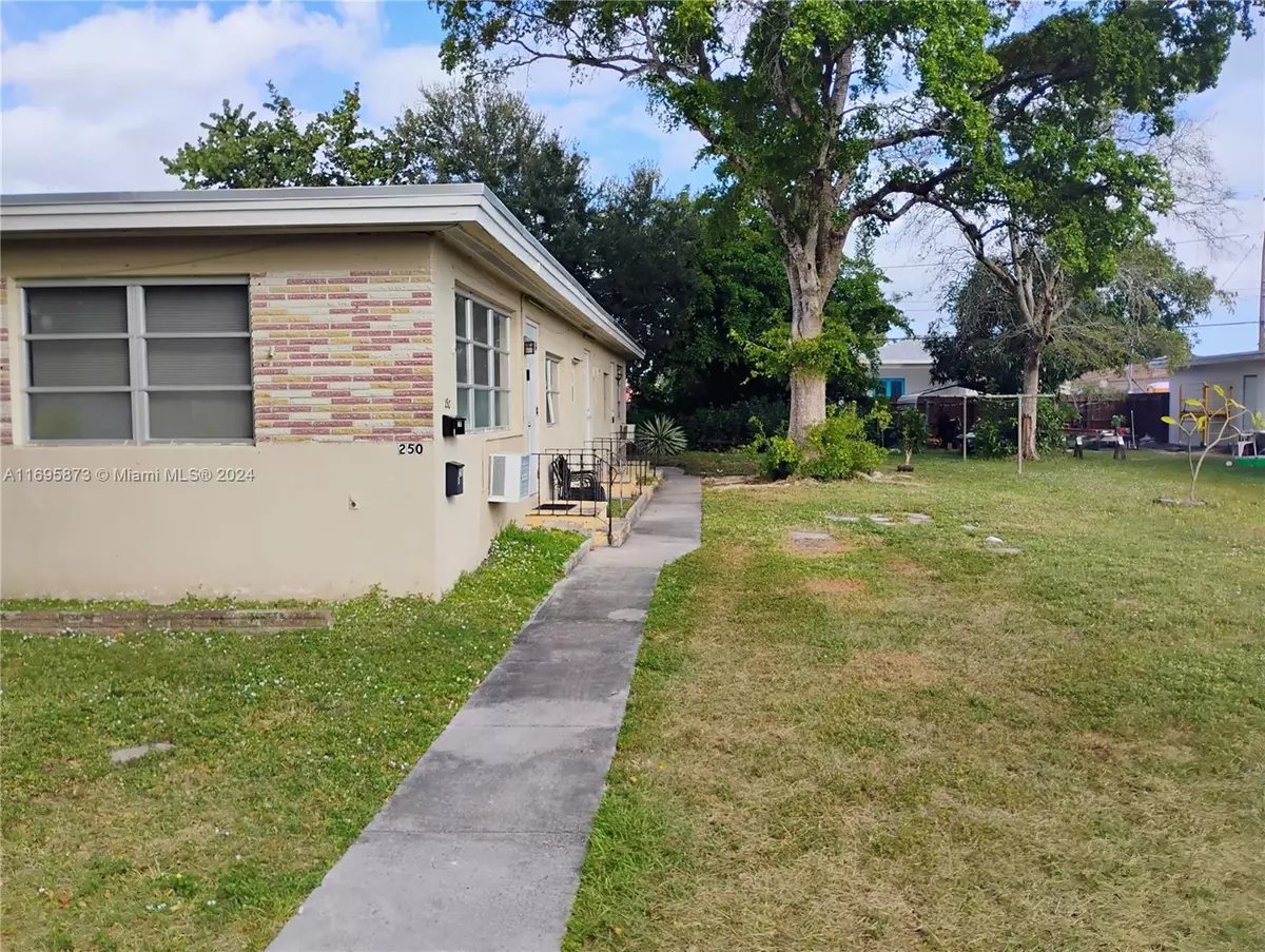 Dania Beach, FL 33004,250 SW 14th St #F-R