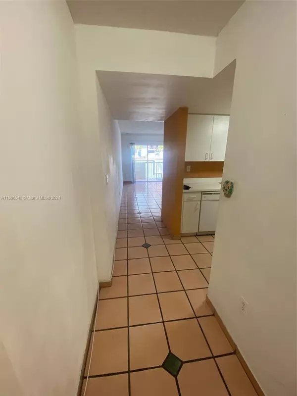 Miami Beach, FL 33141,6801 Harding Ave #216