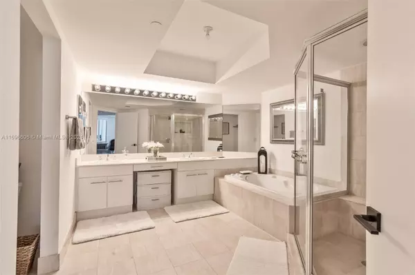 Aventura, FL 33180,21205 Yacht Club Dr #3001