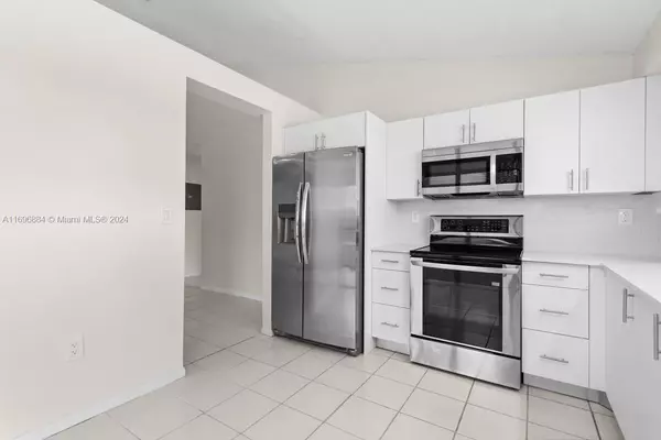 Hialeah, FL 33015,8210 NW 191st St #25-E