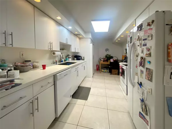 Key Biscayne, FL 33149,1111 Crandon Blvd #B1006