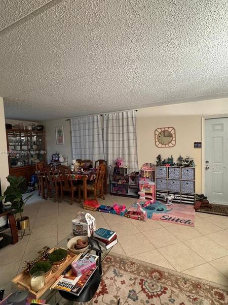 208 Meadows Circle #208, Boynton Beach, FL 33436