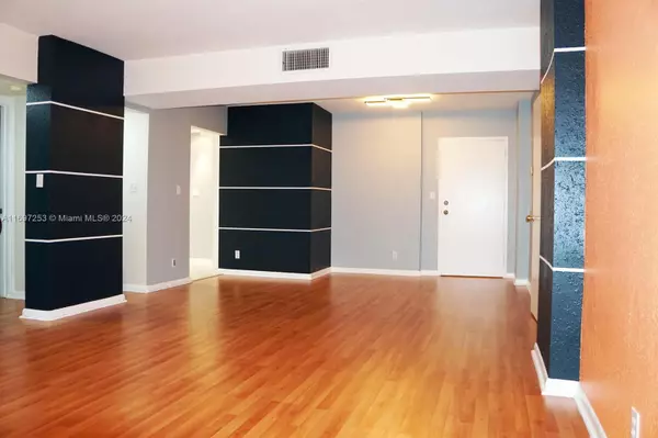 Hallandale Beach, FL 33009,1900 Diana Dr #3E