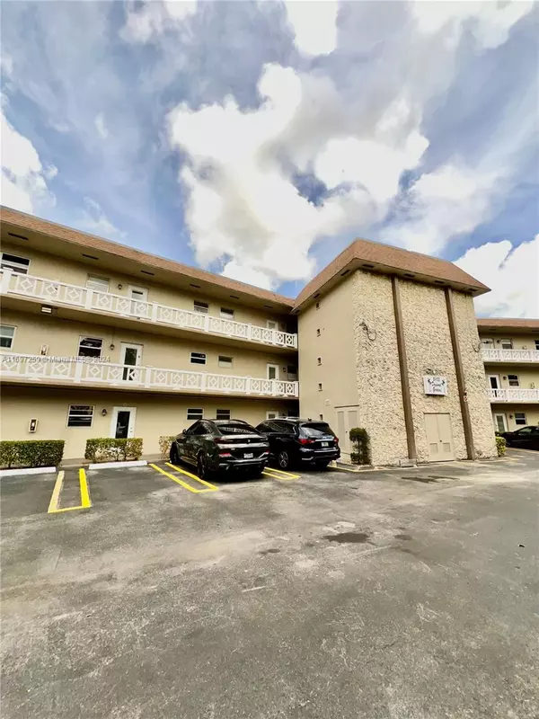 Lauderdale Lakes, FL 33319,5103 NW 35th St #606