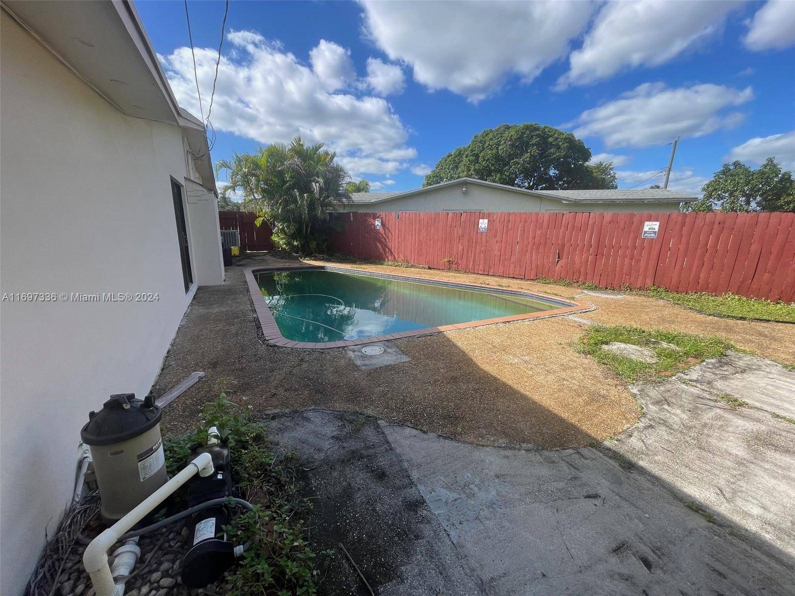 Pembroke Pines, FL 33023,531 SW 70th Ter