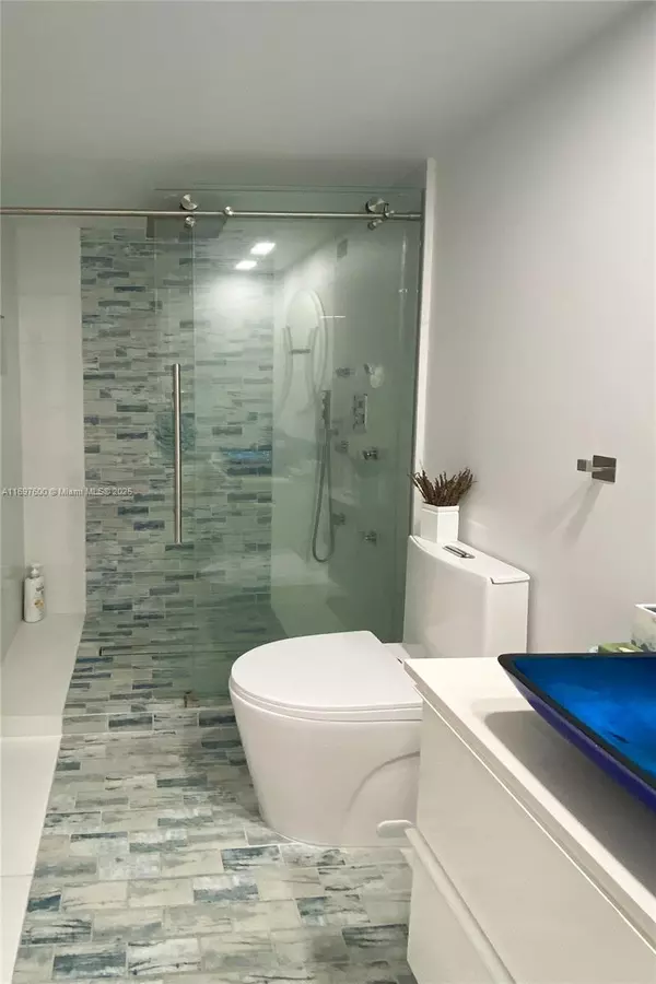 Hallandale Beach, FL 33009,800 Parkview Dr #708