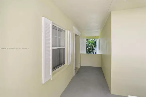 Stuart, FL 34996,1600 SE Saint Lucie Blvd #110