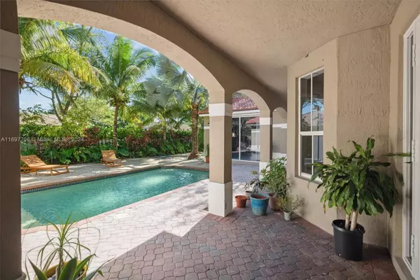 Palmetto Bay, FL 33157,9030 SW 162nd St