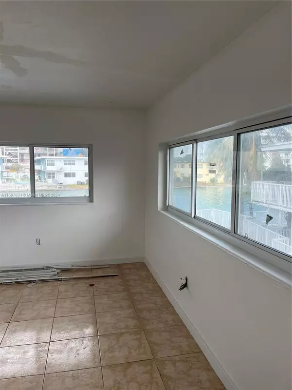 Miami Beach, FL 33141,1233 Marseille Dr #12