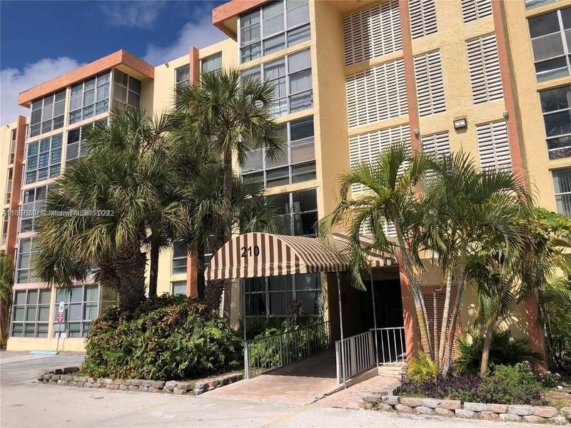 210 172  St #423, Sunny Isles Beach, FL 33160