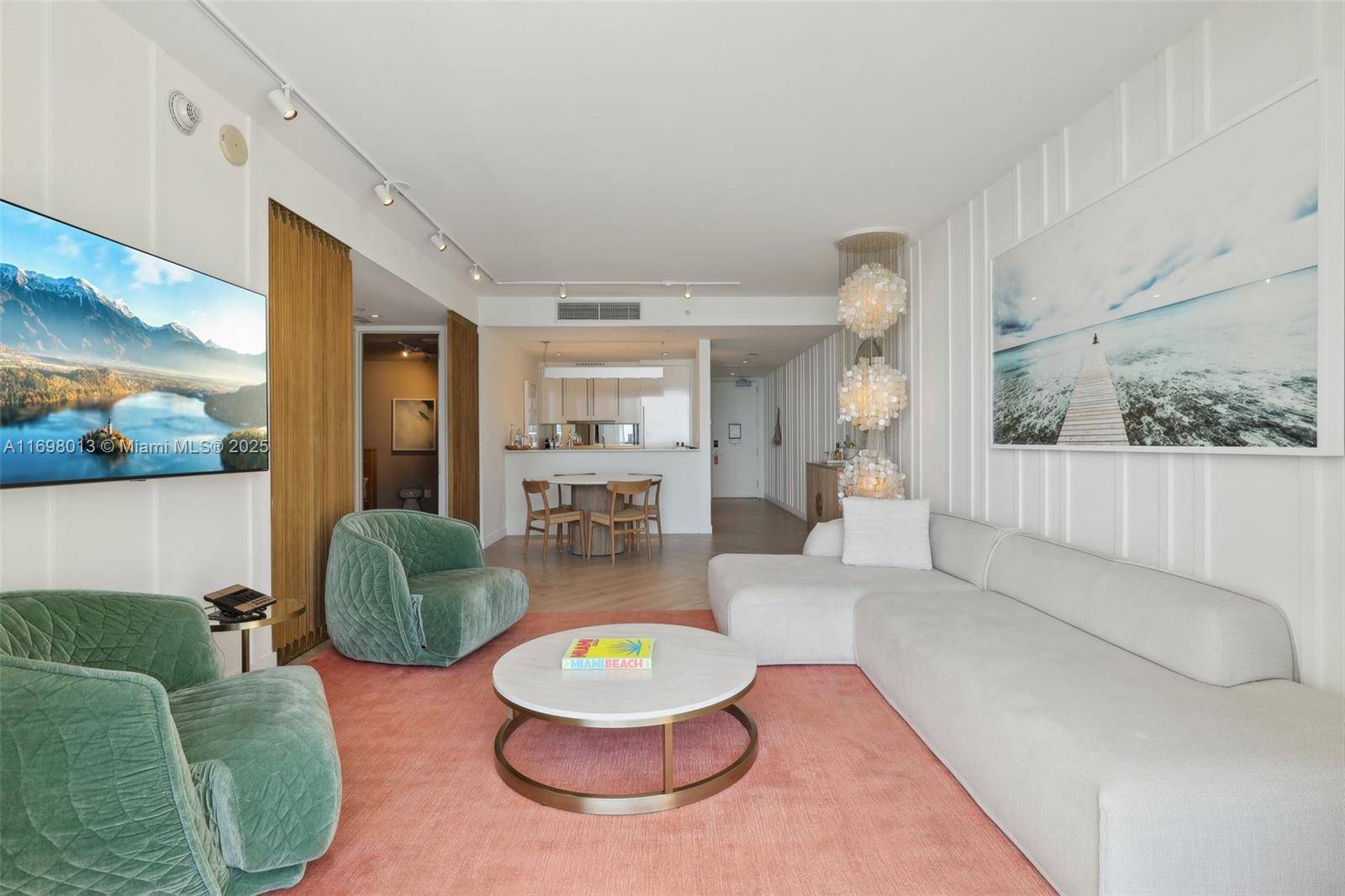 Miami Beach, FL 33139,2201 Collins Ave #1015