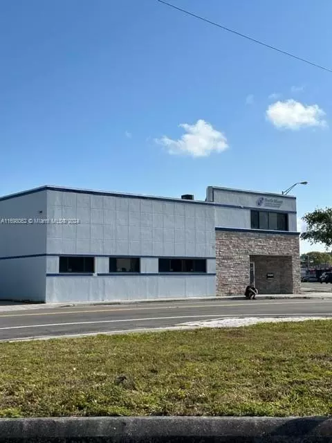 North Miami, FL 33161,12700 W Dixie Hwy